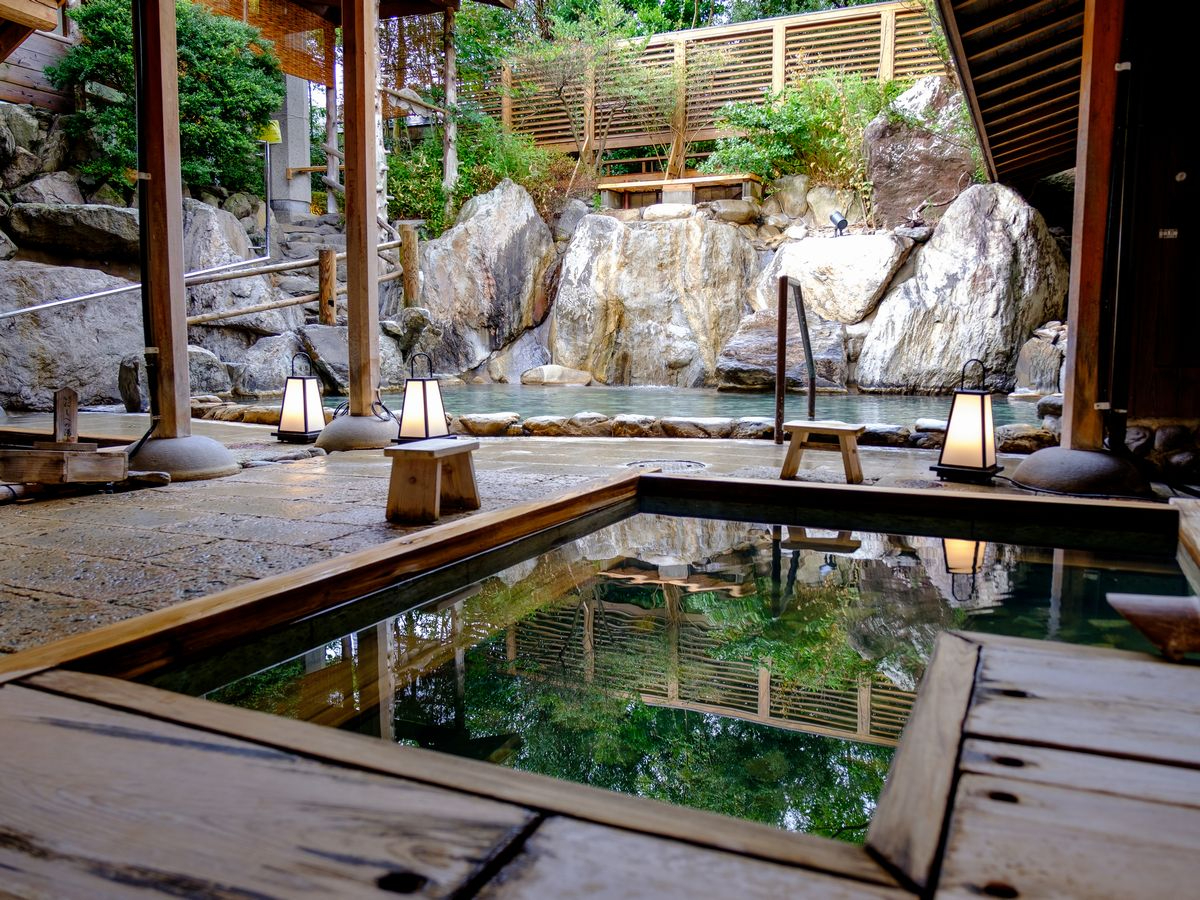 【滝の湯】いにしえの湯(男性露天)