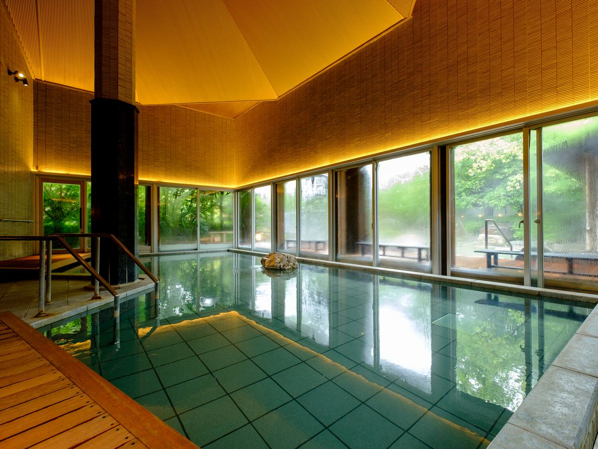 【庭の湯】滝見の湯(女性風呂)