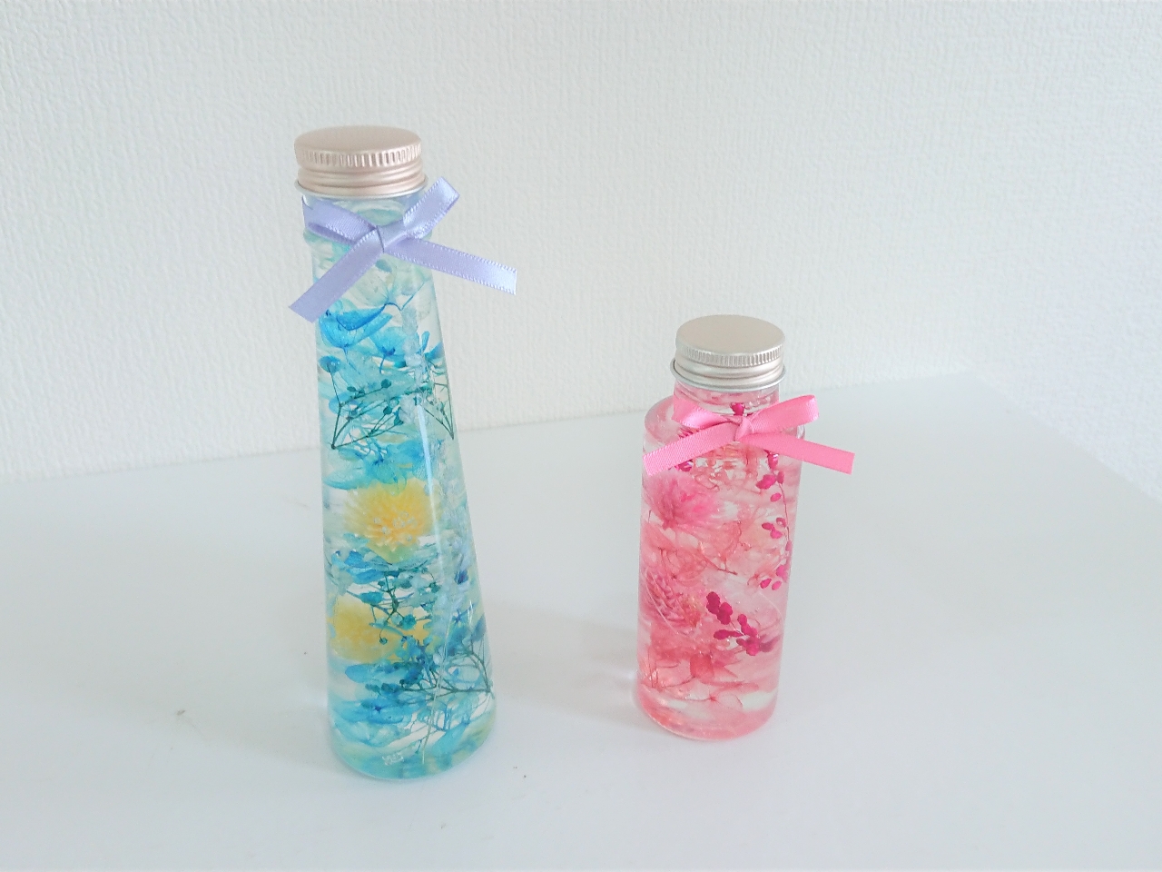初心者歓迎 華やかなハーバリウムをプレゼントに ミニボトルとミドルボトルの計2本...
