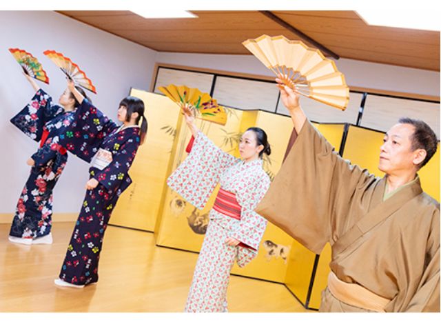日本舞踊体験の様子