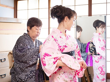着付け師による着付けで綺麗に着ることができます。