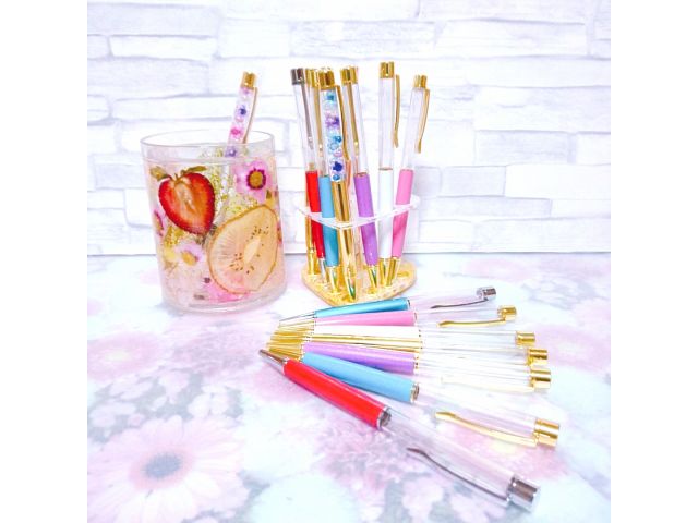 ハーバリウムペン立て、ペンも別プランでご用意してます。