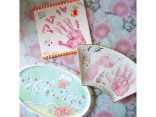 イニシャル付足型&手形プレート:3500円/1枚※お名前を入れることが可能♪※デザインは他にもございますので、当日サロンにてお選びください。