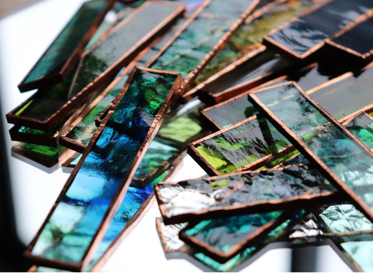 お好きな色のガラスを10枚選んでいただけます。