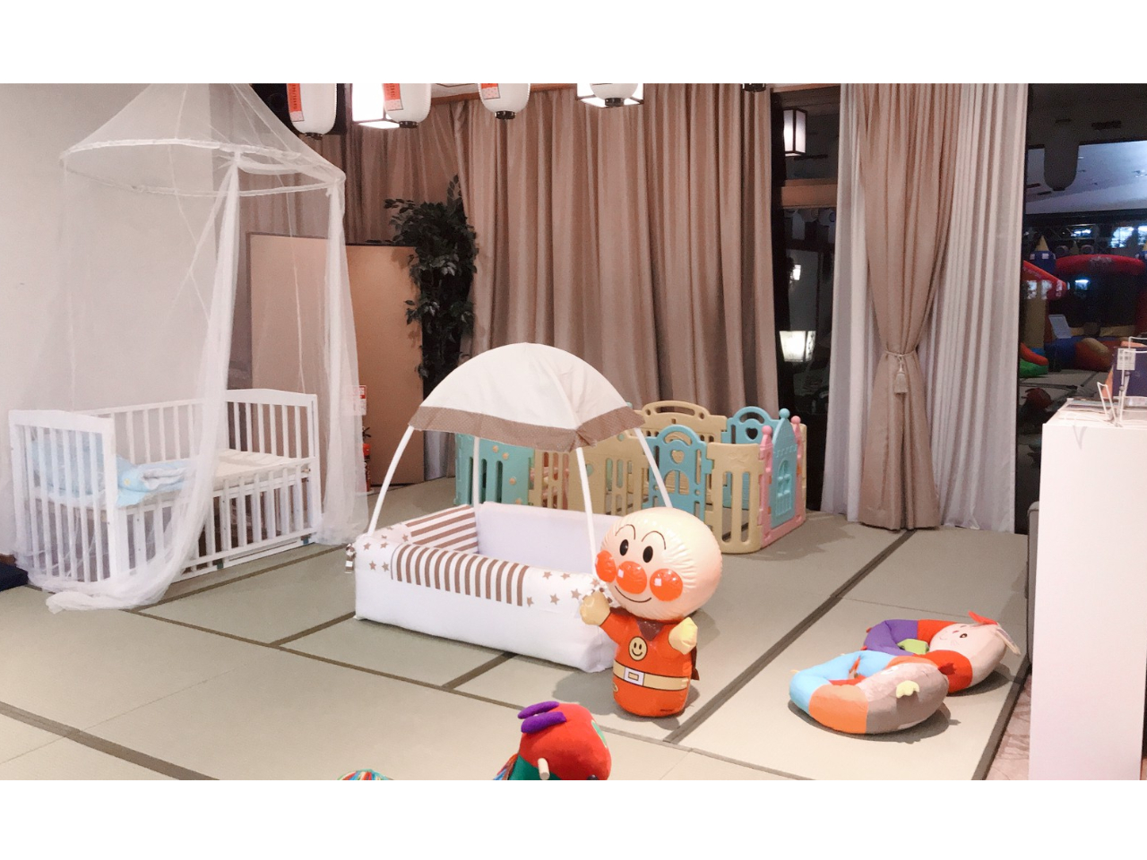 ベビーベッドや 赤ちゃん用クッションもございます♪パパさん、ママさんも安心です☆