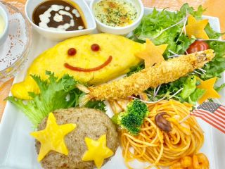【大人のお子様ランチ】人気メニューを詰め込んだよくばりなプレートです。お子様のシェアして楽しむのもおすすめ♪
