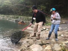親子でルアーに挑戦! レンタルタックルもあります。1,100円/本