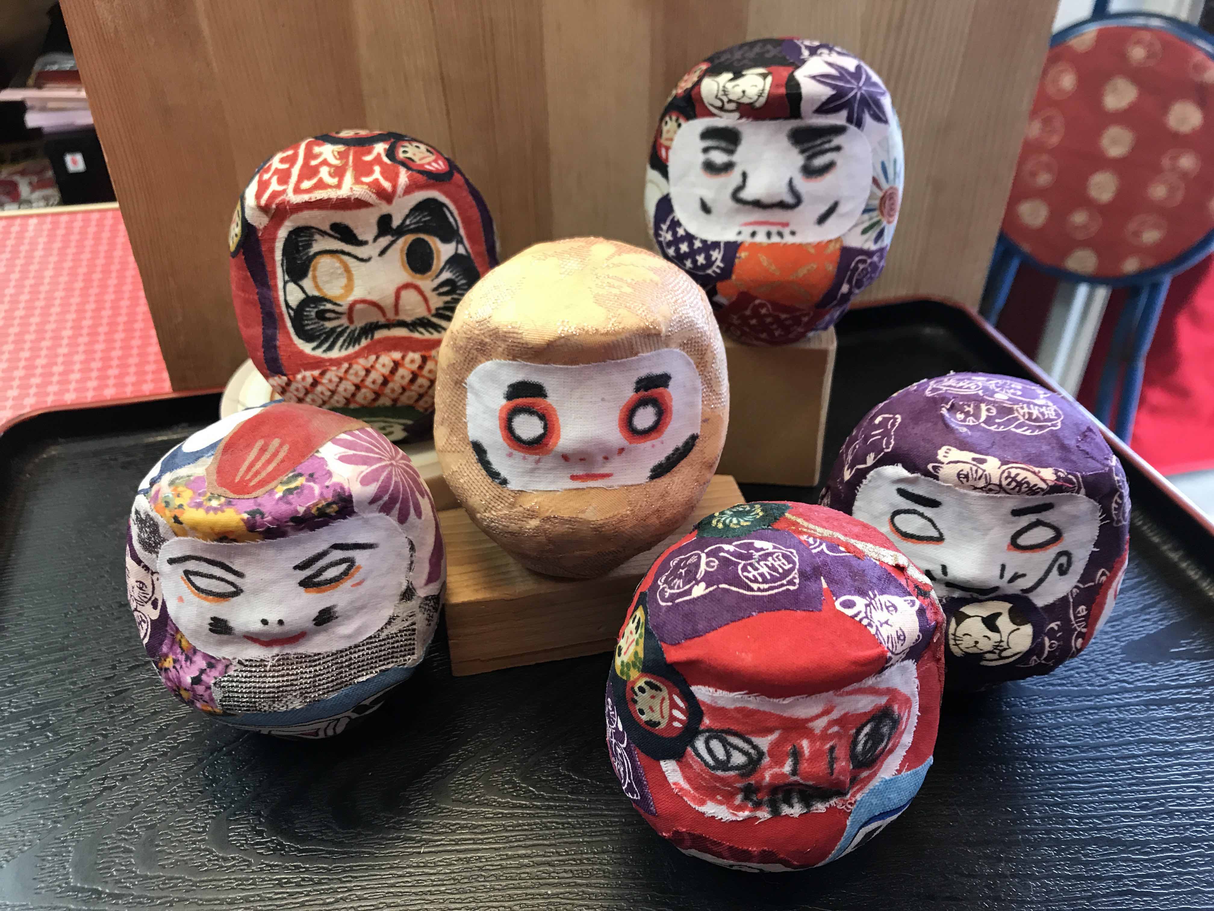 縁結びの調布深大寺で 布 を貼るだるま作り カップルでステキな想い出作りにどうぞ だるチャンのおうち じゃらん遊び体験