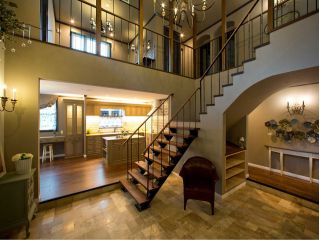 洋館宿のリビングダイニング。本館の左横に隣接しています。