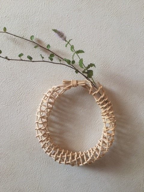 ЎlGɍ킹āAԂꂽtĂ