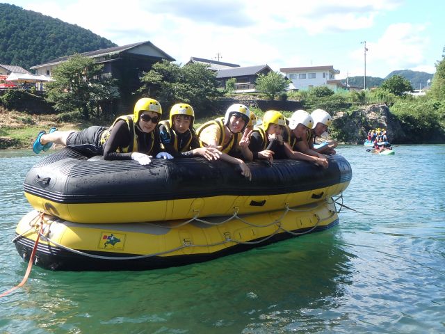 シーパラダイス:「岐阜・郡上」【充実した設備で安心!!】女性やファミリーも気軽に楽しめる♪◆ラフティング半日コース◆