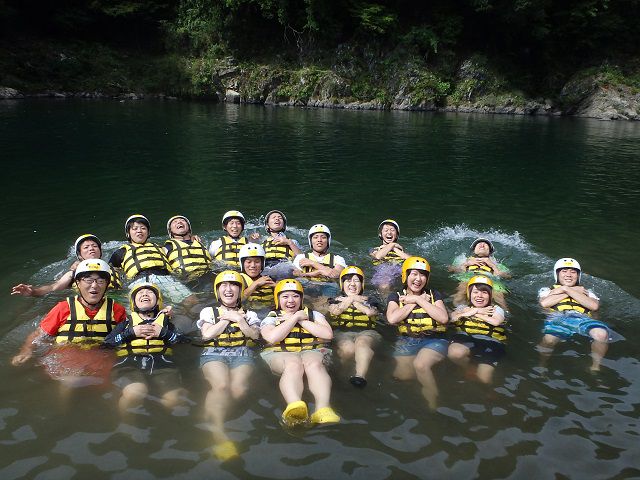 シーパラダイス:「岐阜・郡上」【充実した設備で安心!!】女性やファミリーも気軽に楽しめる♪◆ラフティング半日コース◆