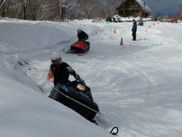 【スノーモビルC級ライセンス講習/午後コース】スノーモビルの基礎的な運転技術を認...