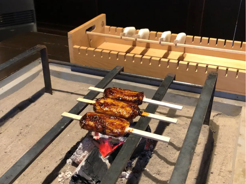 お味噌を塗って焼けば完成。香ばしいお味噌のにおいがたまりません!