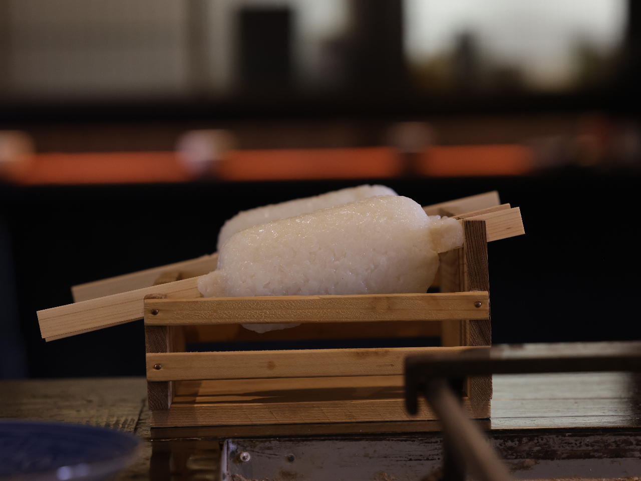 五平餅の形が完成!囲炉裏で白焼きに