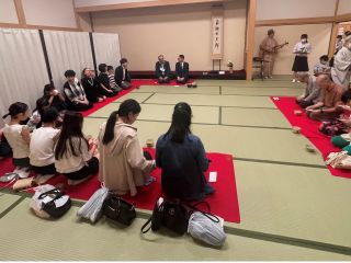 名古屋城本丸御殿孔雀之間にて行った、市県民茶会の様子です。通常の体験も私服でのご参加も歓迎です。