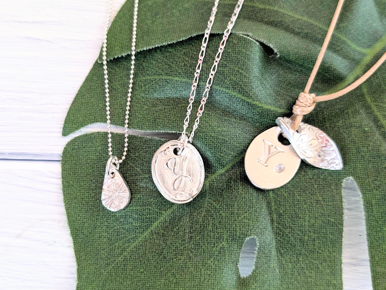 小さなサイズだとお一人様2つのネックレストップが作れます