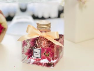 香水型の瓶が入荷しました!あなただけのこだわりのハーバリウムが作れます。認定講師がレクチャーしますので楽しく製作体験ができます。