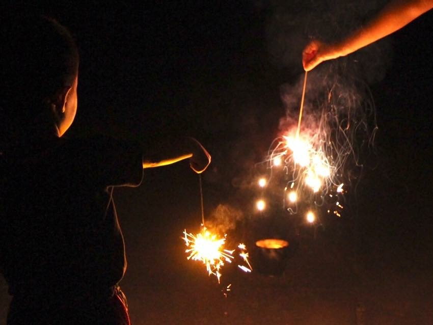 手持ち花火体験 埼玉県 鴻巣市で小さな花火大会 ご家族で素敵な一夏の思い出を 体験型農園 みんなの田舎 じゃらん遊び体験 手持ち花火体験 埼玉県 鴻巣市で小さな花火大会 ご家族で素敵な一夏の思い出を 体験型農園 みんなの田舎 じゃらん遊び体験