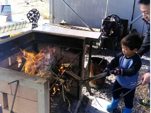 焼き網・鉄板・灰ばさみ・トングなど貸出無料です(新しい網は協力金五百円)