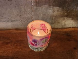 中のグラスキャンドルもお好きな香りで作ります