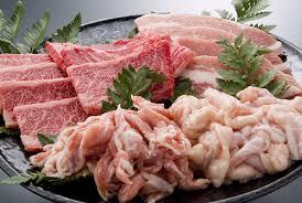 BBQセットのお肉です。牛、豚、鶏、ホルモン各100g 計400gのボリューム!プラス うきはの野菜がセットがついております。うきはの天然水も飲み放題です。