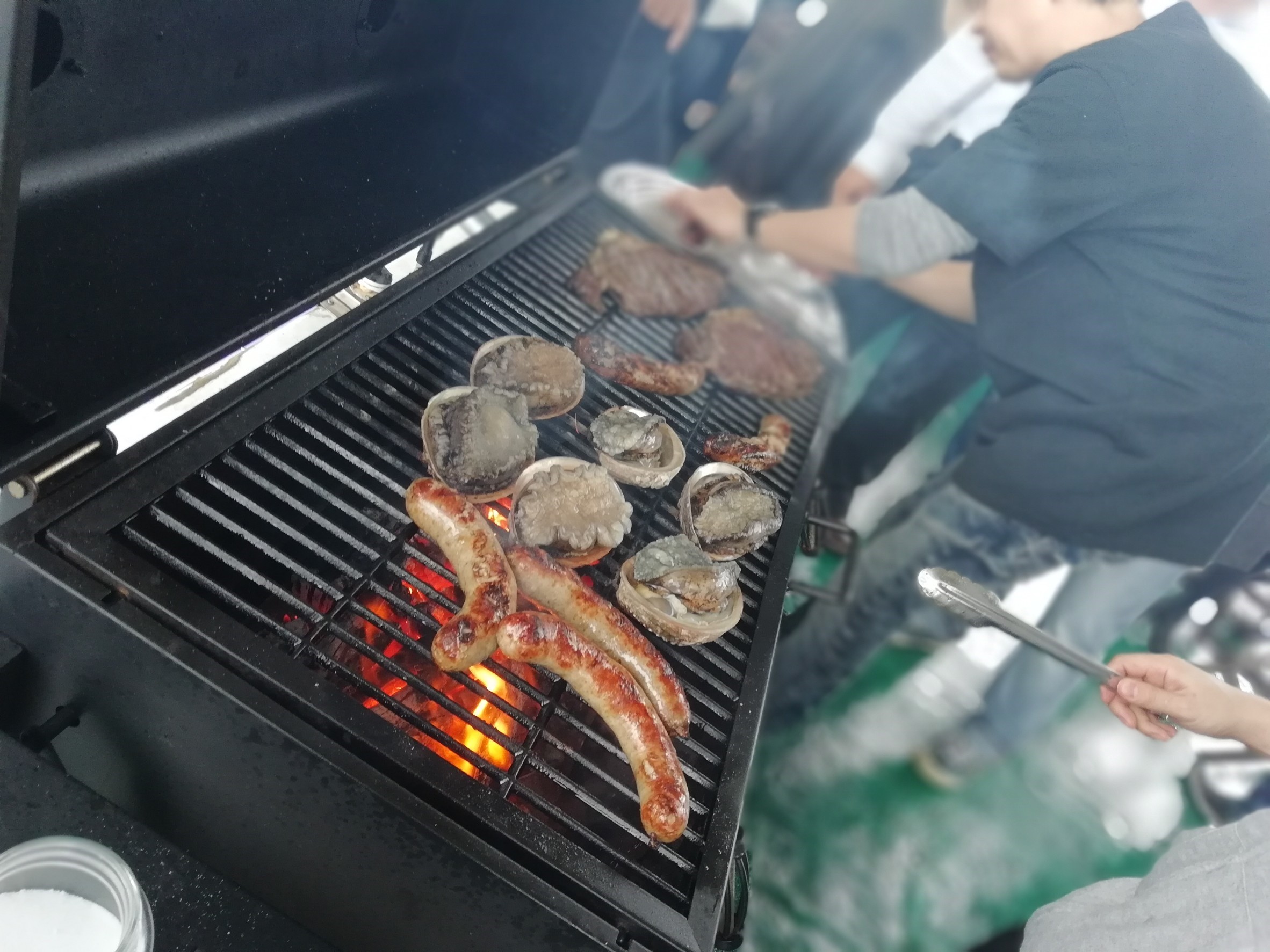 スカイデッキに大型BBQグリル完備！