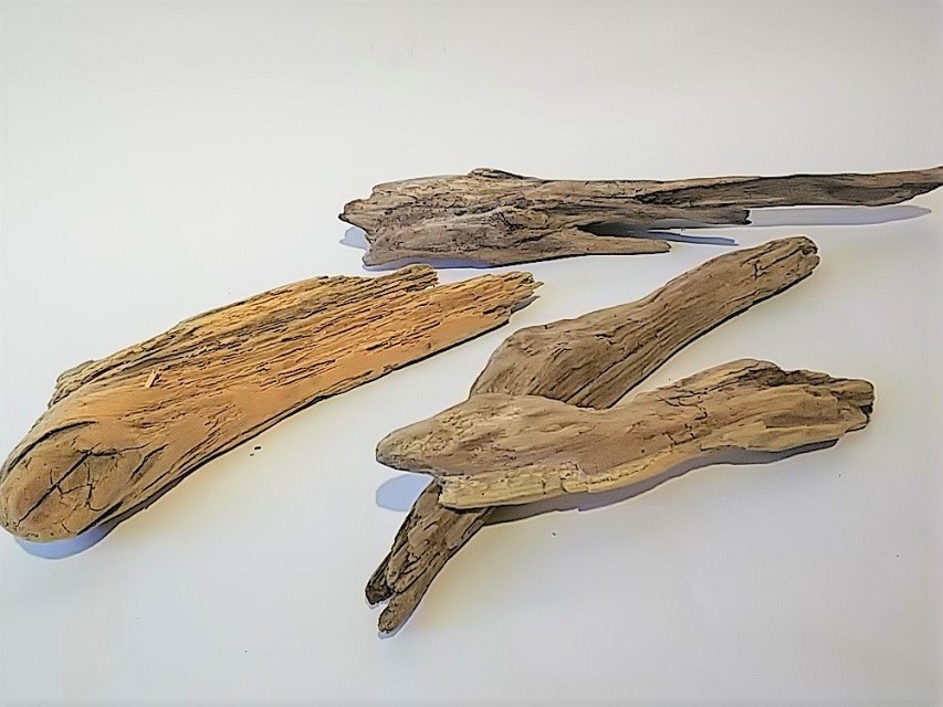 流木とアーティフィシャルフラワー（造花）の多肉植物で作るインテリア 