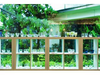 【ミュージアムショップ】ショップは入場無料♪ガラス作品のほか、ライフスタイルを彩る雑貨や洋服、バッグやアクセサリー等品数豊富にご用意。