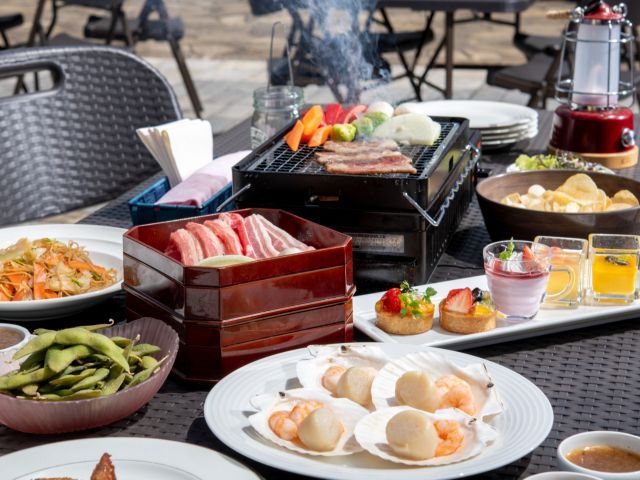 爽やかな風に吹かれながらBBQやデザートを中心に、お酒にぴったりなメニューを堪能!