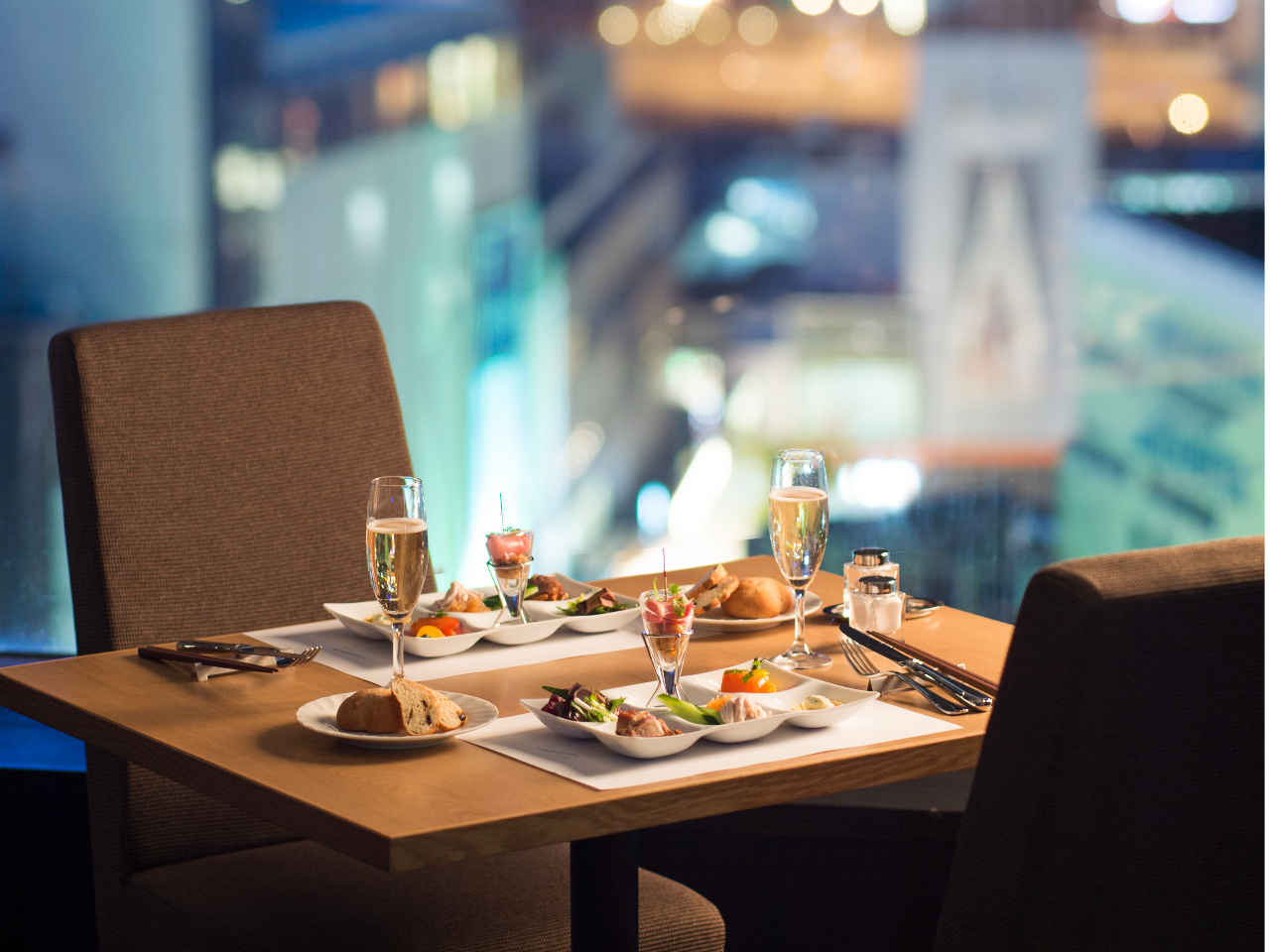 �z�e���ŏ�K����̖�i�Ƌ���120���Ԃ̃u�b�t�F�������\���������B