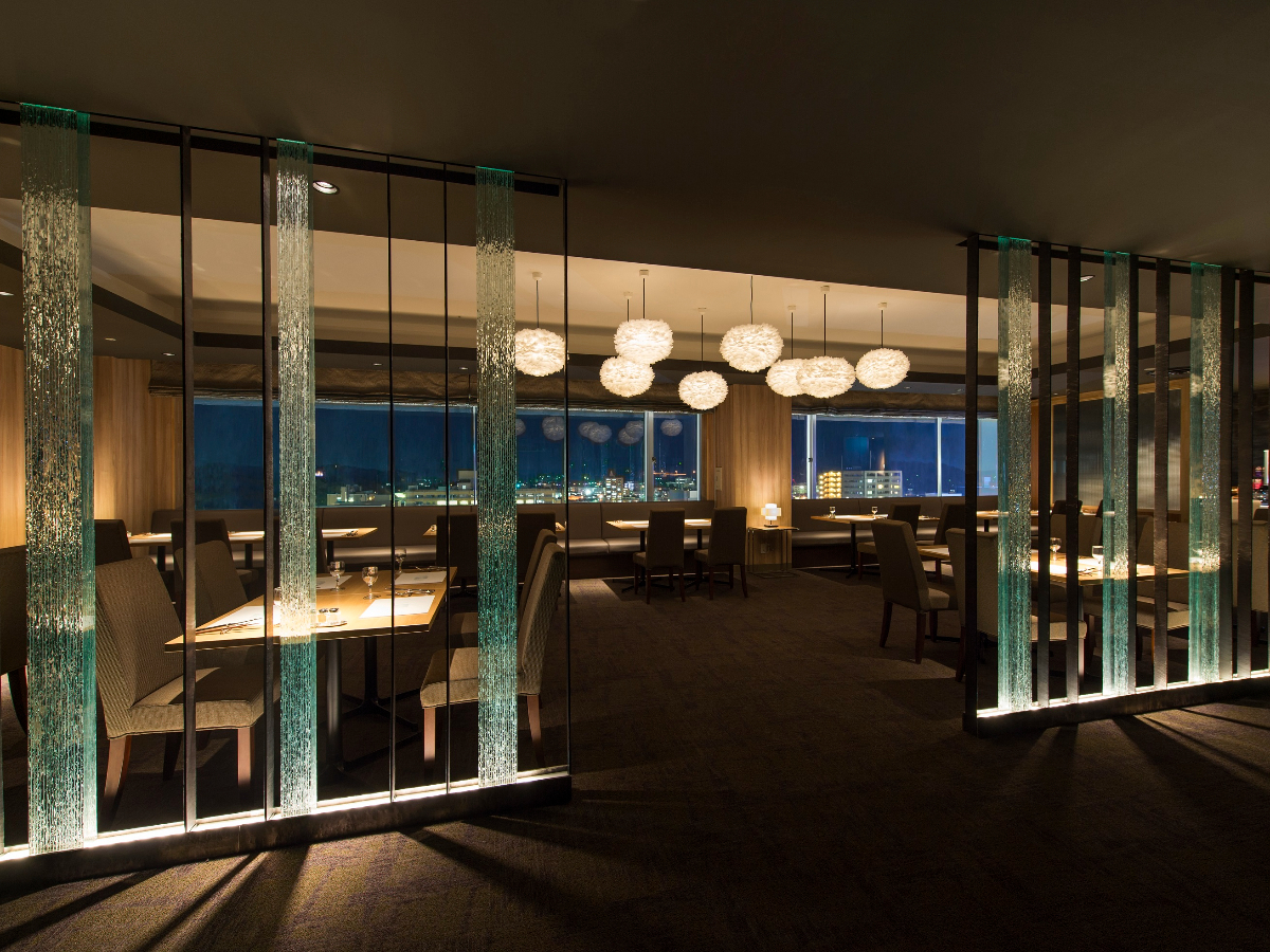 �傫�ȑ�����͏H�c�w���ӂ̌i�F����]�ł��܂�