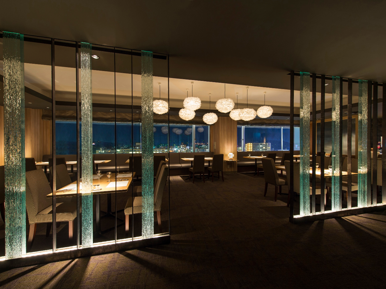 ���ԑтɂ���ĕ��͋C��ς������̃z�[����