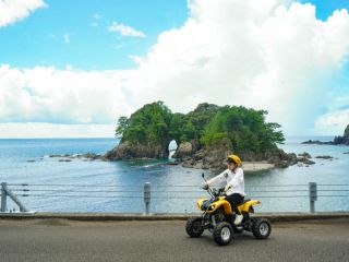 この透明度!バギーパークには素敵な絶景がたくさん。お客様ごとに素敵なコースをお作りします。