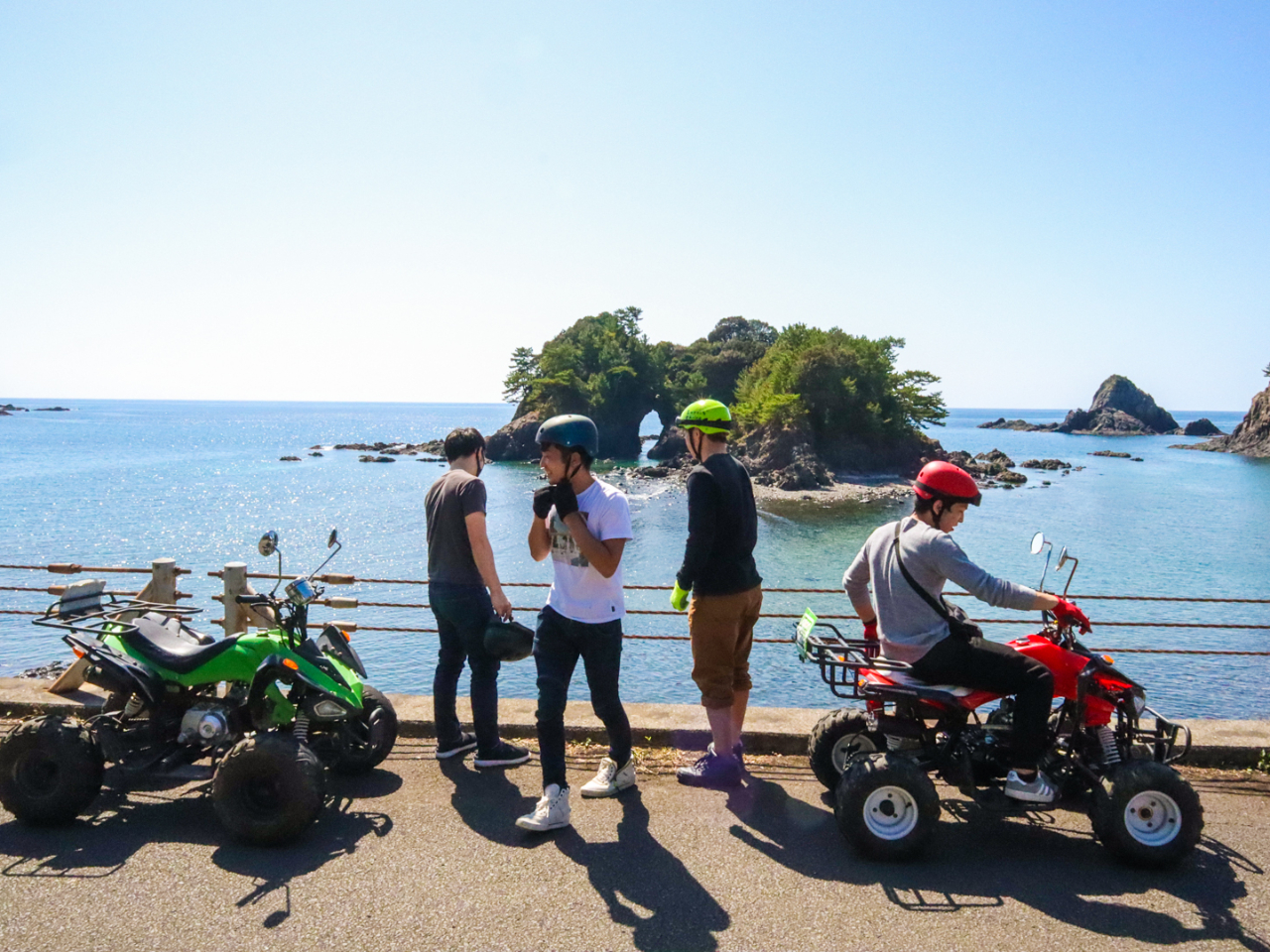 この透明度!柏島以外にもバギーパークには素敵な絶景がたくさん。お客様ごとに素敵なコースをお作りします。