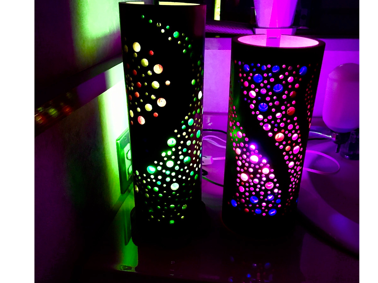 中に入れる明かりによって、デザインの見え方を変えることもできます