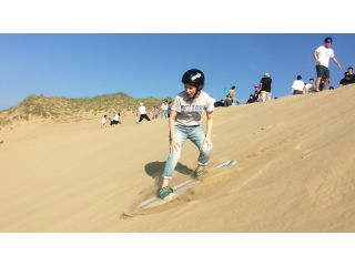 鳥取砂丘を滑ろう サンドボード体験 日本海の絶景を目の前に爽快に楽しもう ファミリー カップルにおすすめ 3月 9月 鳥取砂丘サンドボードスクール じゃらん遊び体験 鳥取砂丘を滑ろう サンドボード体験 日本海の絶景を目の前に爽快に楽しもう ファミリー カップルにおすすめ 3月 9月 鳥取砂丘サンドボードスクール じゃらん遊び体験