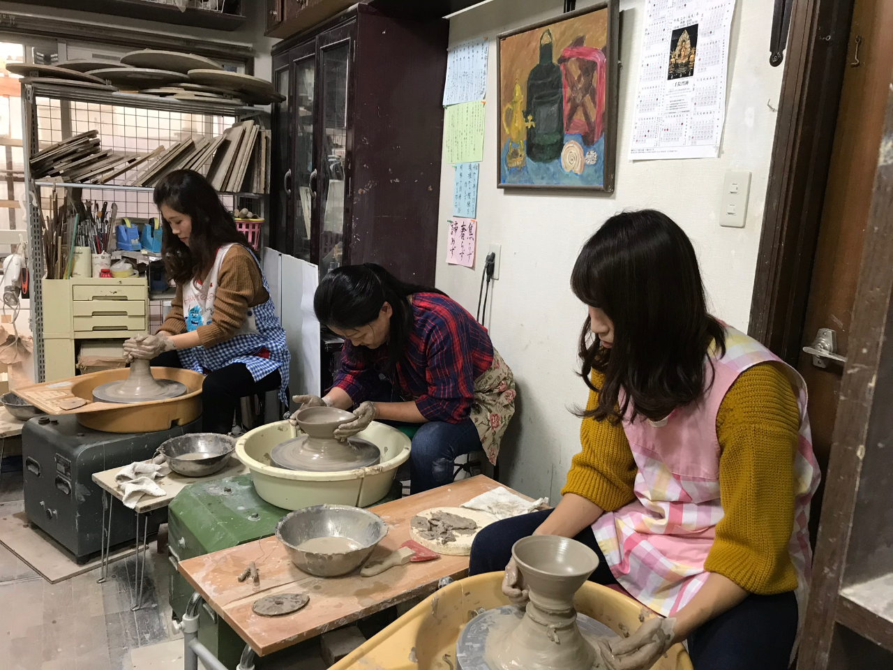 練習して、自分でお茶碗を作れるようになります。