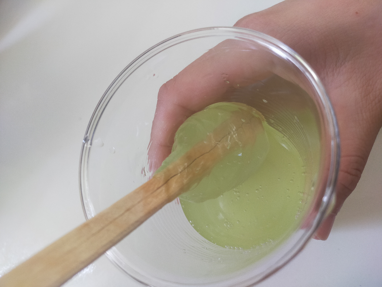 かき混ぜて、スライムにしてきます。