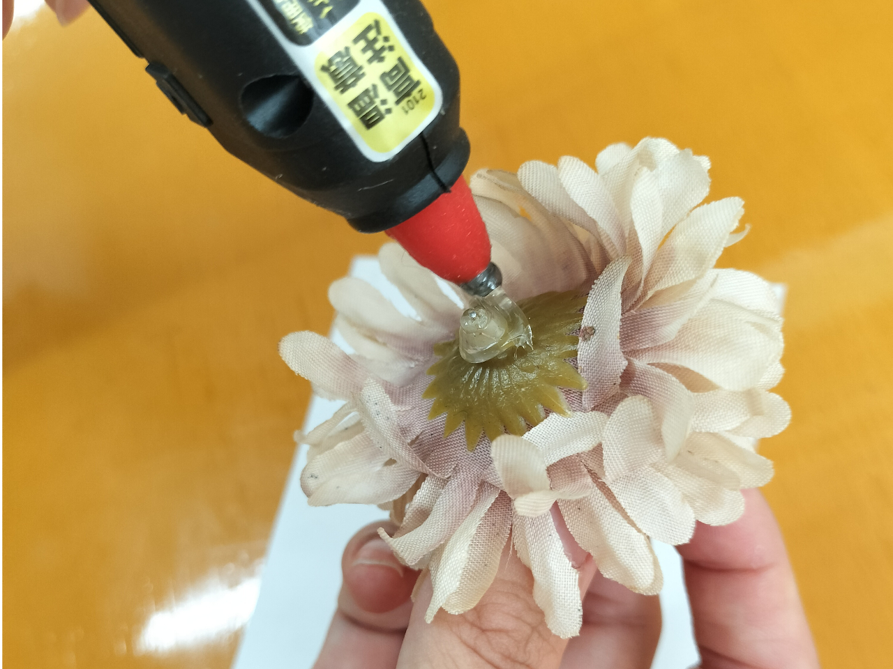 グルーガンで簡単飾り付け