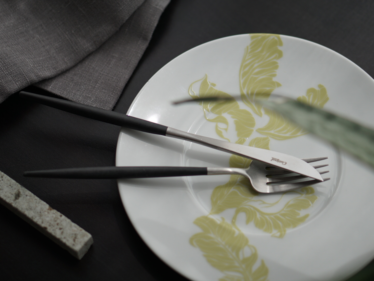 �ǂ̍�i��300��ވȏ�̊G�����炨�D���ȕ���I��Ő��삵�Ă����������Ƃ��\�ł�