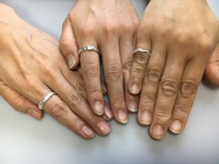 3人グループでリング作り。それぞれ好みのデザインに。