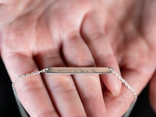 世界にひとつ、名前や記念日を刻んだ手作りネックレス。札幌で大切な人と過ごす特別な時間が、つけるたびに思い出す一生ものの形に。初心者も職人が丁寧にサポートします。