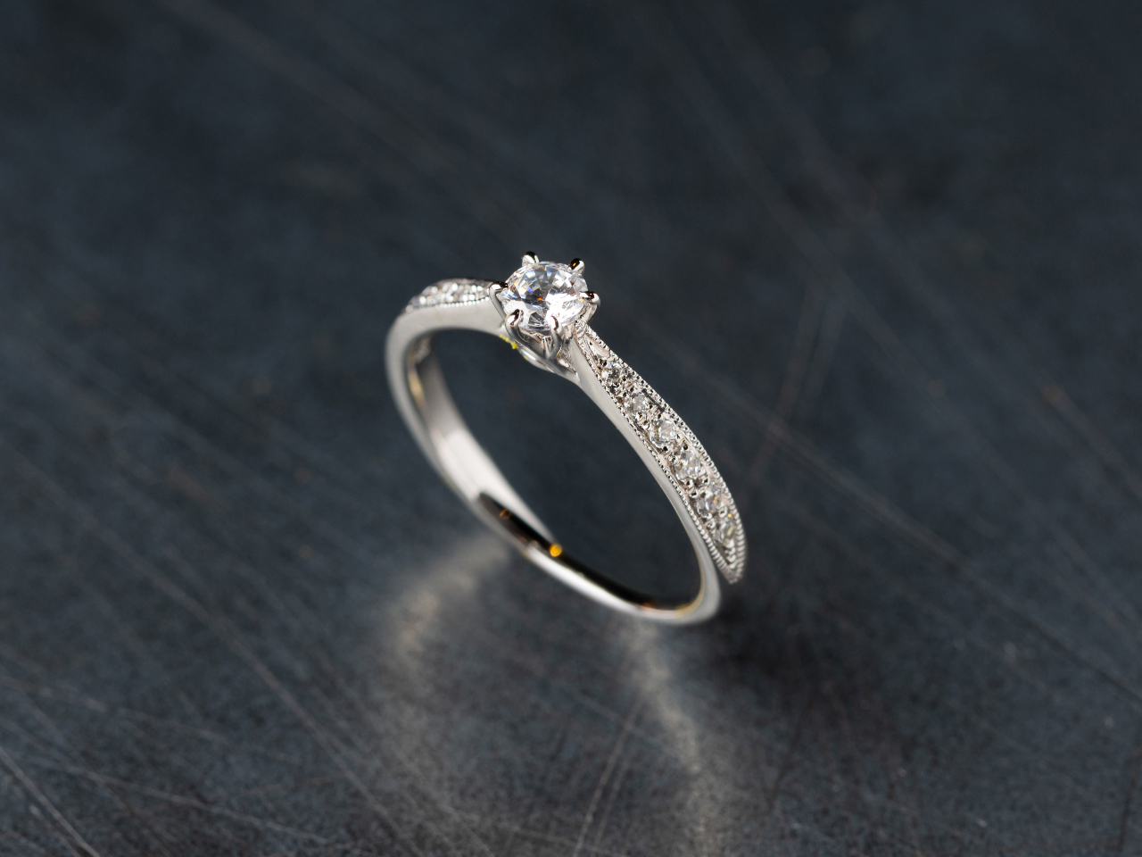 �y����Ƃ͎v���Ȃ������x�z �n���̐E�l���T�|�[�g����̂ŁA���S�҂ł������i�̂悤�Ȕ������d�オ��ɁB�ו��ɂ܂ł��������l�ߍ��񂾁A�ꐶ���m�̋P���ł��B