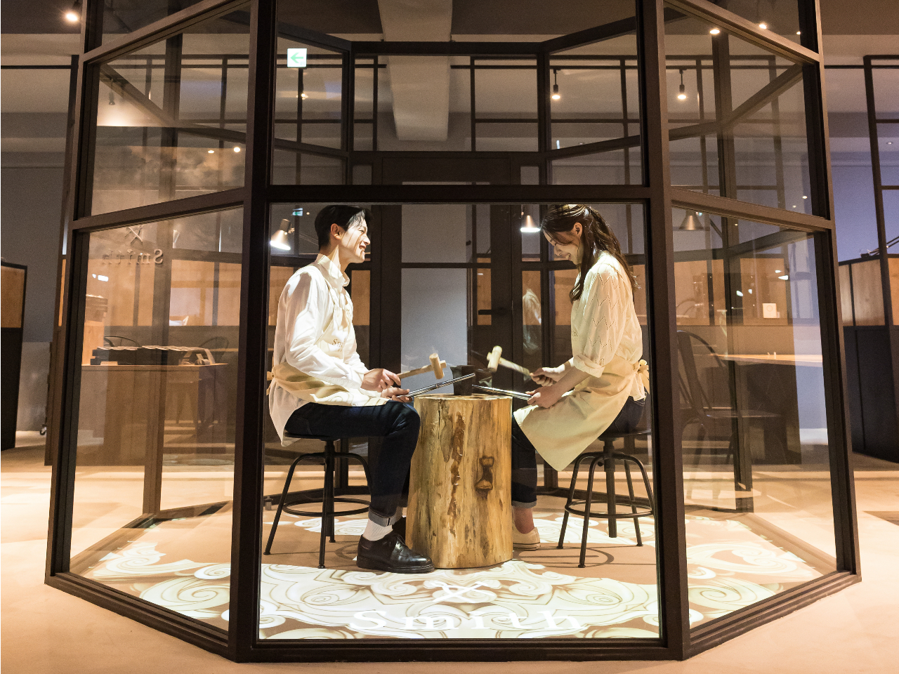 �X���ɓ��e�����v���W�F�N�V�����}�b�s���O���ݒu����A���߂����z�I�ȋ�ԂŎʐ^���f���܂��B