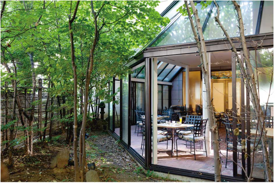 四季折々の景色をお楽しみ頂けるテラス席のご用意もございます。