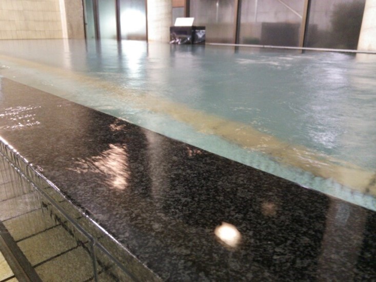 ߐ{ΎRт̌b݂󂯁An900[gNoA򂩂̉ł