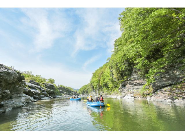 カヌーヴィレッジ長瀞:『学生グループ割引プラン』【埼玉・長瀞ラフティング】フォトジェニックな渓谷で川の旅へGo!*初心者・女性にもおすすめ*