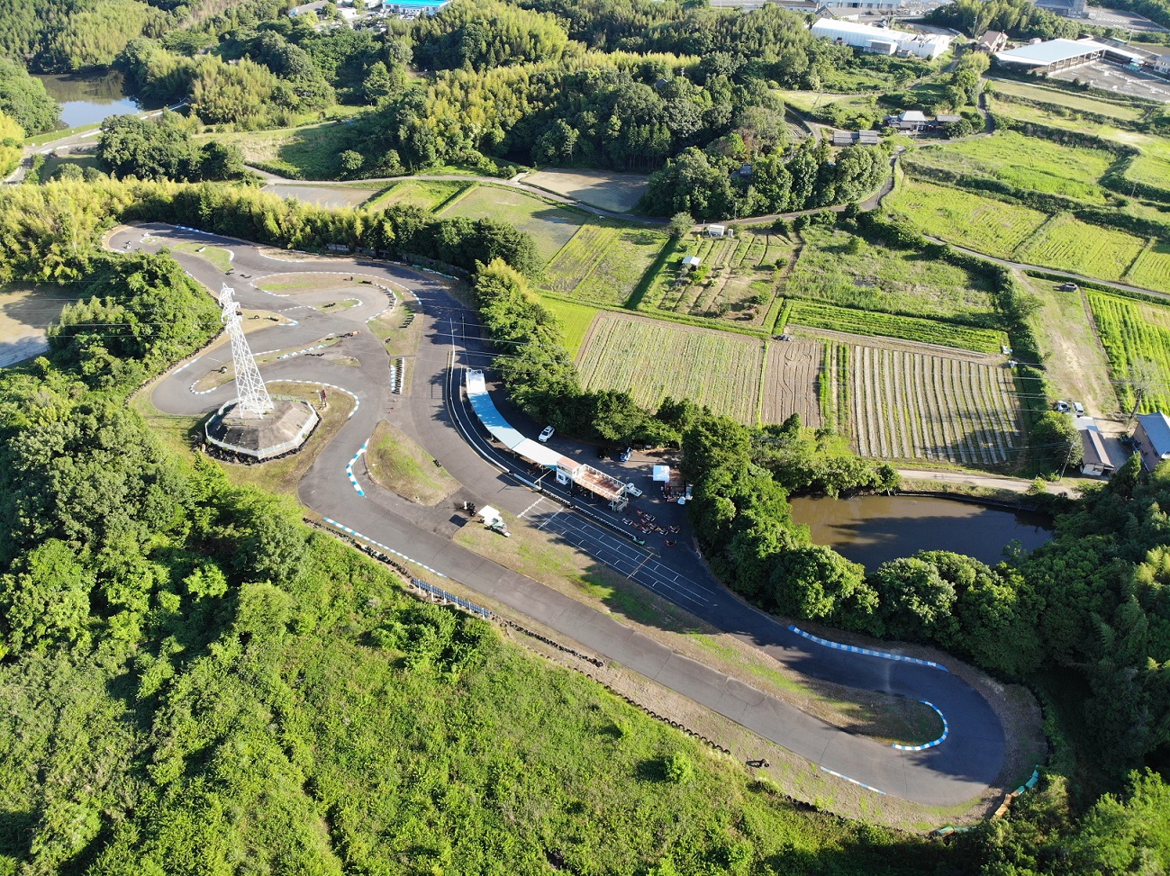 コースは1周688m!ストレート区間はアクセル全開!!