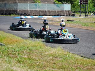 手ぶらでOK!気軽にレーサー気分!!みんなで走れば楽しさ倍増!!